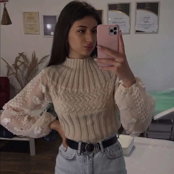 Combination Knit Cropped Sweater - Picture 6 of 12